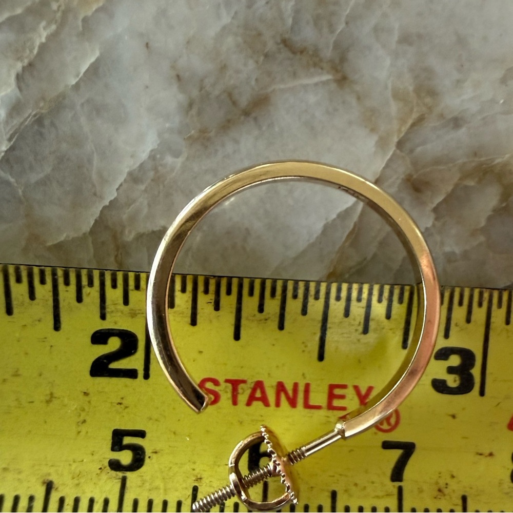 Timeless vintage solid 14k gold hoop earrings with screw backs. 3.5g - Picture 4 of 5